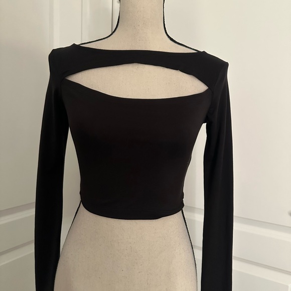 Streetwear Society Black Cut-Out Long Sleeve Crop Top - Picture 2 of 3